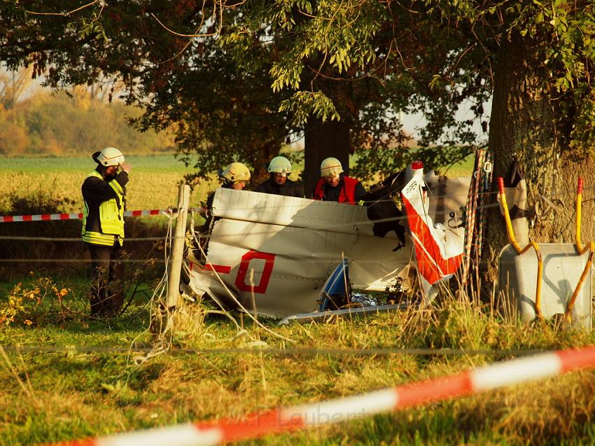 Kleinflugzeug abgestuerzt Sankt Augustin Meindorf P130.JPG